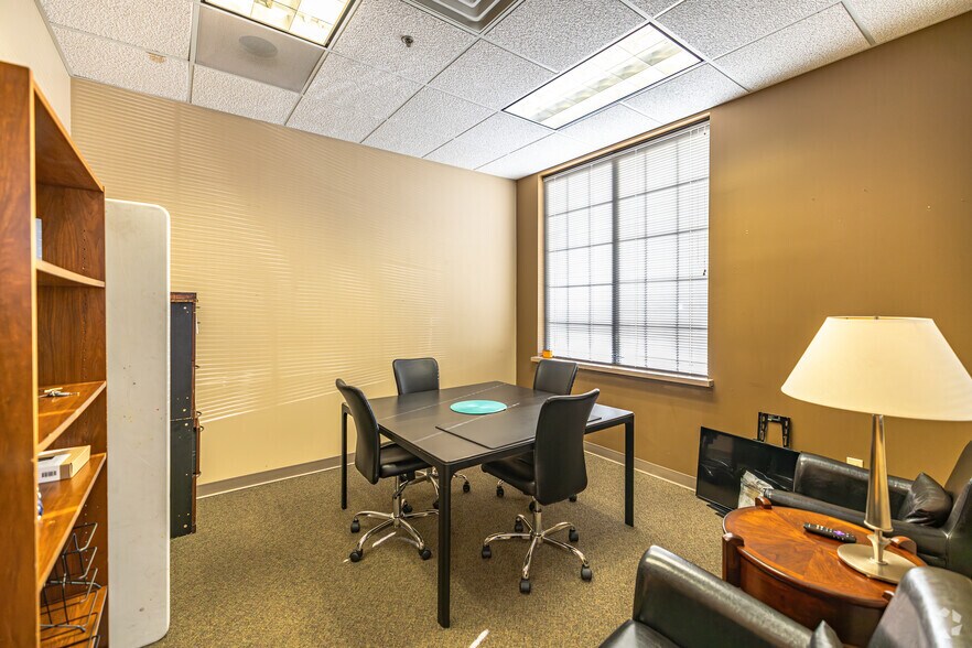 More Photos Of W175N11162 Stonewood Dr, Germantown Health Club For Lease