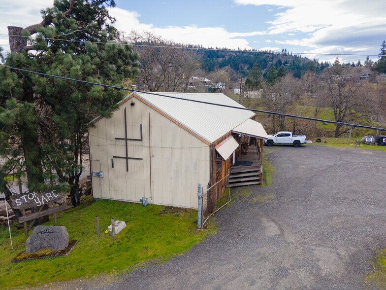 More Photos Of 2680 Dock Rd, Hood River General Retail For Sale