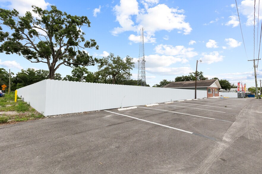 More Photos Of 7604 Broadway Ave, Tampa Freestanding For Lease