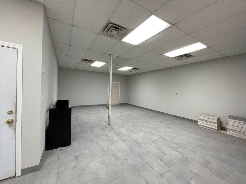 More Photos Of 12461 Amethyst Ave, Cutler General Retail For Sale