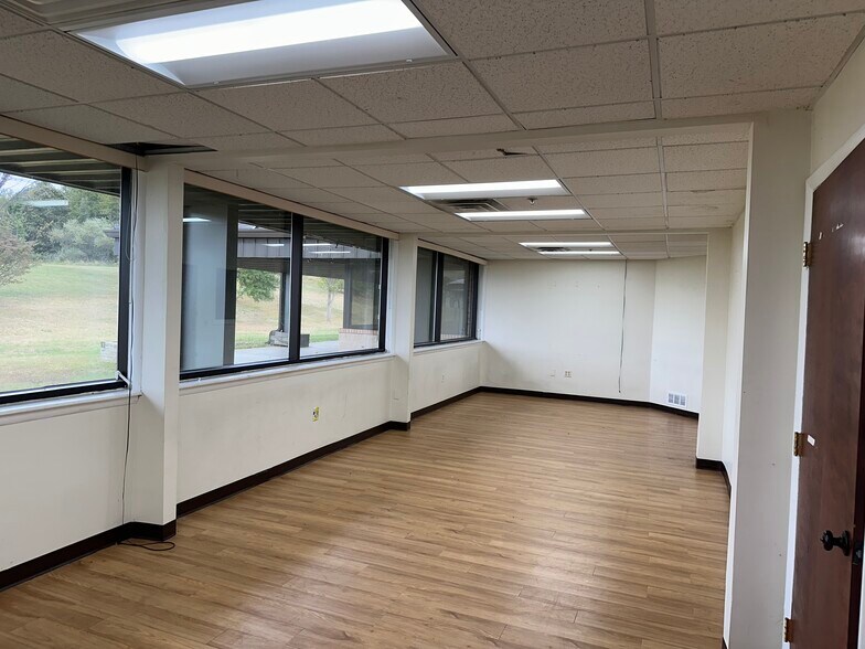 More Photos Of 505 Blue Ball Rd, Elkton Office For Lease