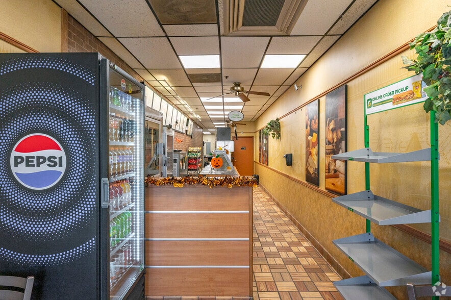 More Photos Of 125 Westbrook Rd, Essex Storefront For Sale