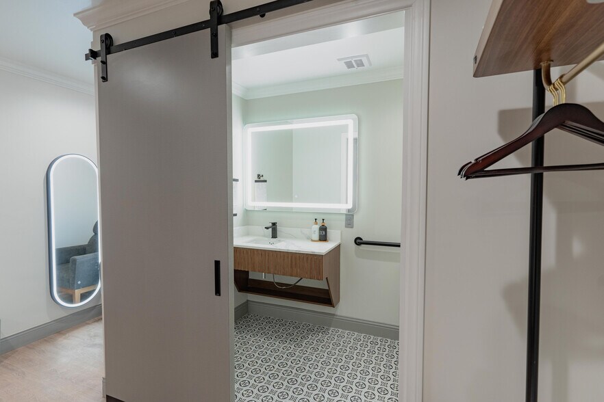 More Photos Of 1107 N Broadway, Santa Maria Hotel For Sale