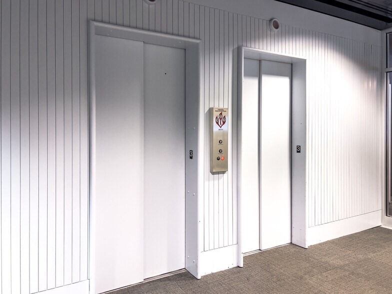 More Photos Of 100 N Queen St, Lancaster Office For Sale