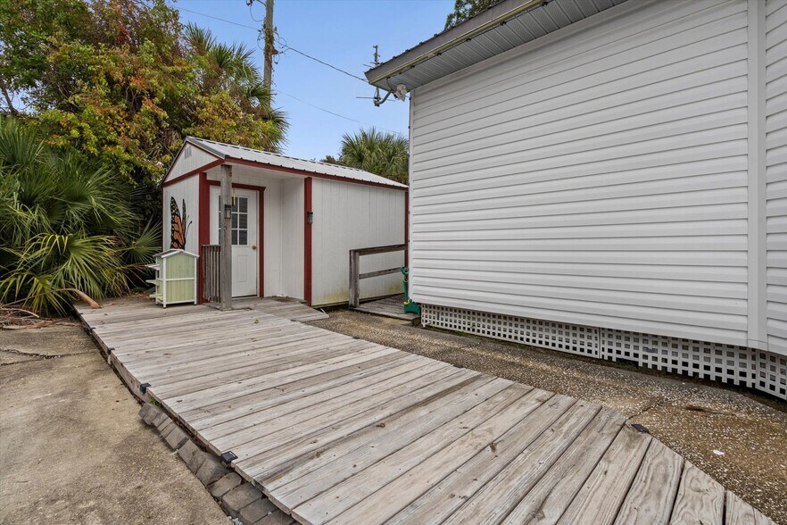 More Photos Of 918 Bienville Blvd, Dauphin Island Flex For Sale