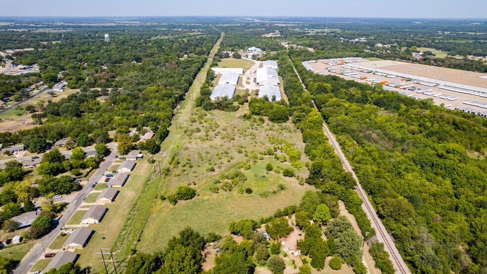 More Photos Of 401 Hardy Ave, Corsicana Warehouse For Lease