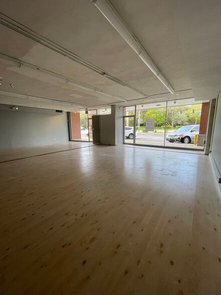 More Photos Of 3407-3421 Church St, Skokie Unknown For Lease
