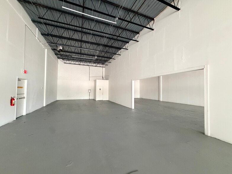 More Photos Of 3927-3999 NW 19th St, Lauderdale Lakes Unknown For Lease