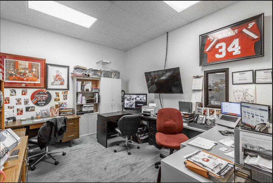 More Photos Of 2200A Hamilton Place Blvd, Chattanooga Storefront Retail Office For Lease