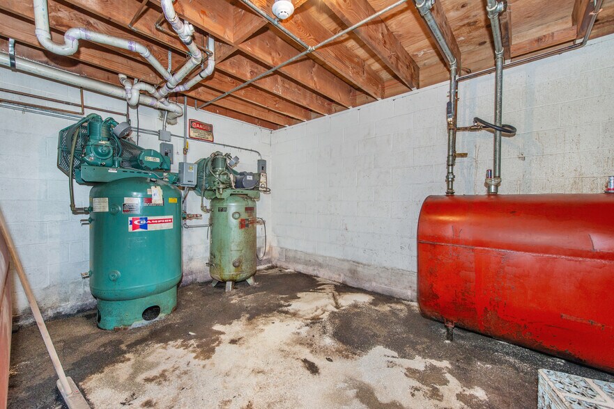 More Photos Of 209 S Maple Ave, Ridgewood Auto Repair For Sale