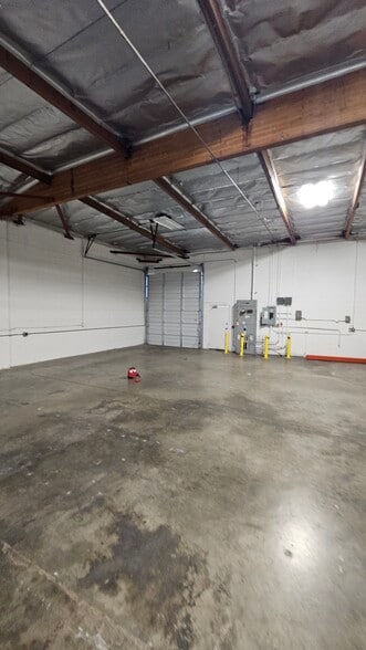 More Photos Of 8829 Shirley Ave, Northridge Warehouse For Lease