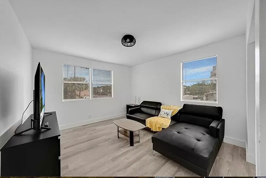 More Photos Of 904 4th St, West Palm Beach Multifamily For Sale