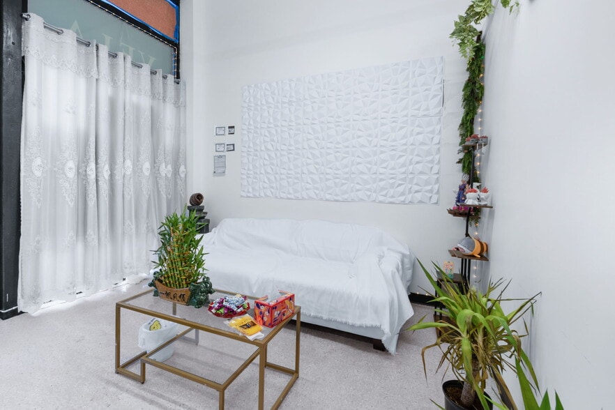 More Photos Of 965 W 18th St, Chicago Apartments For Sale