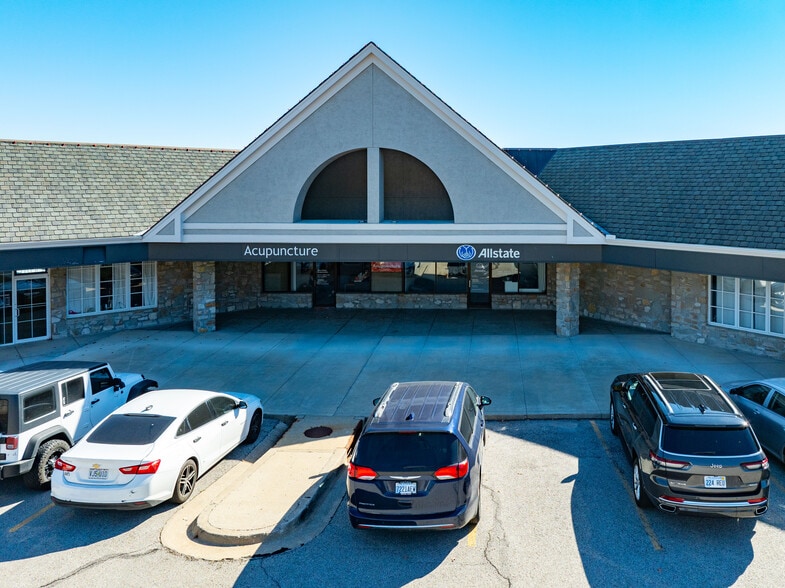 More Photos Of 11800-11922 W 119th St, Overland Park Unknown For Lease