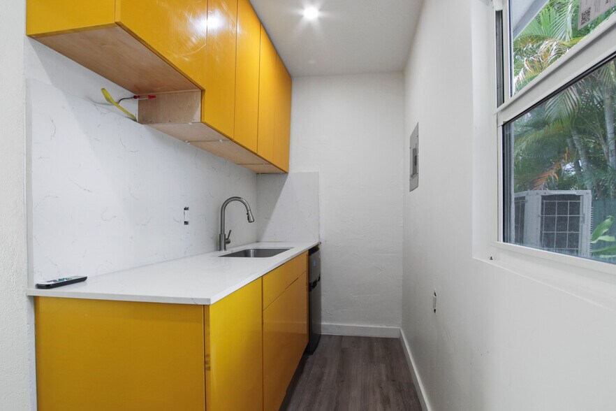 More Photos Of 401-403 NE 14th Ave, Fort Lauderdale Apartments For Sale