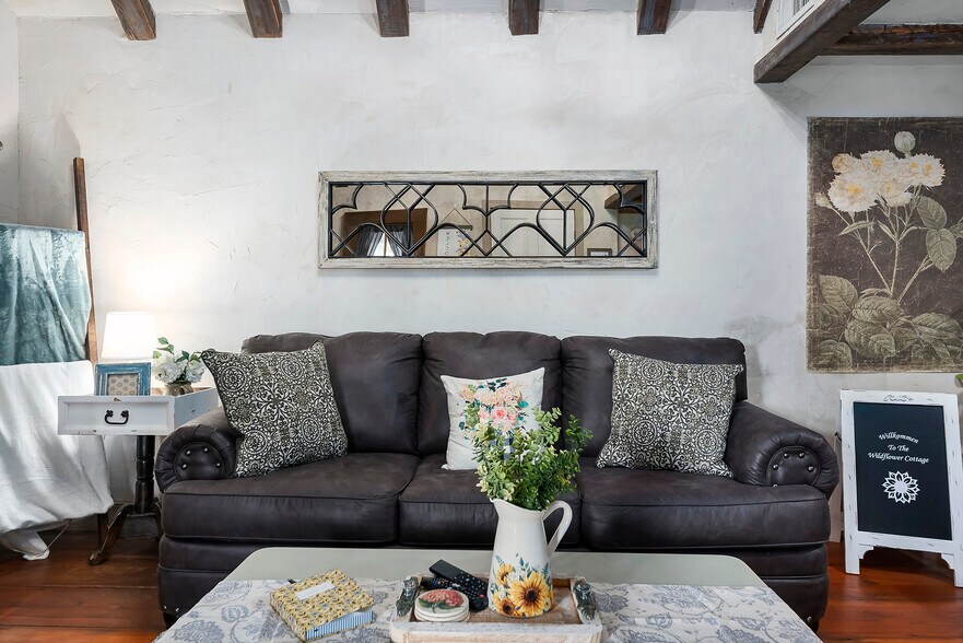 More Photos Of 104 E Austin St, Fredericksburg Storefront Retail Residential For Sale