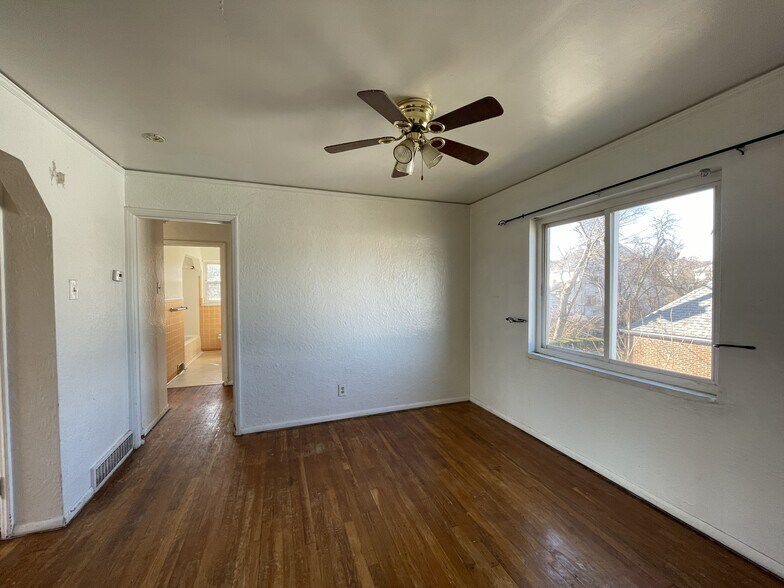 More Photos Of 15 W Maplewood Ave, Dayton Apartments For Sale