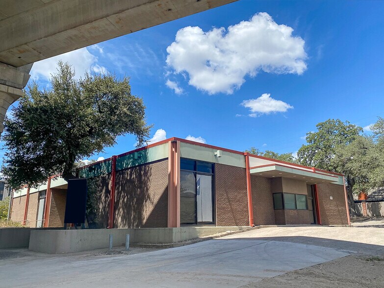 More Photos Of 510 E Anderson Ln, Austin Restaurant For Lease