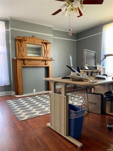 More Photos Of 111 S 10th St, Hannibal Office For Sale