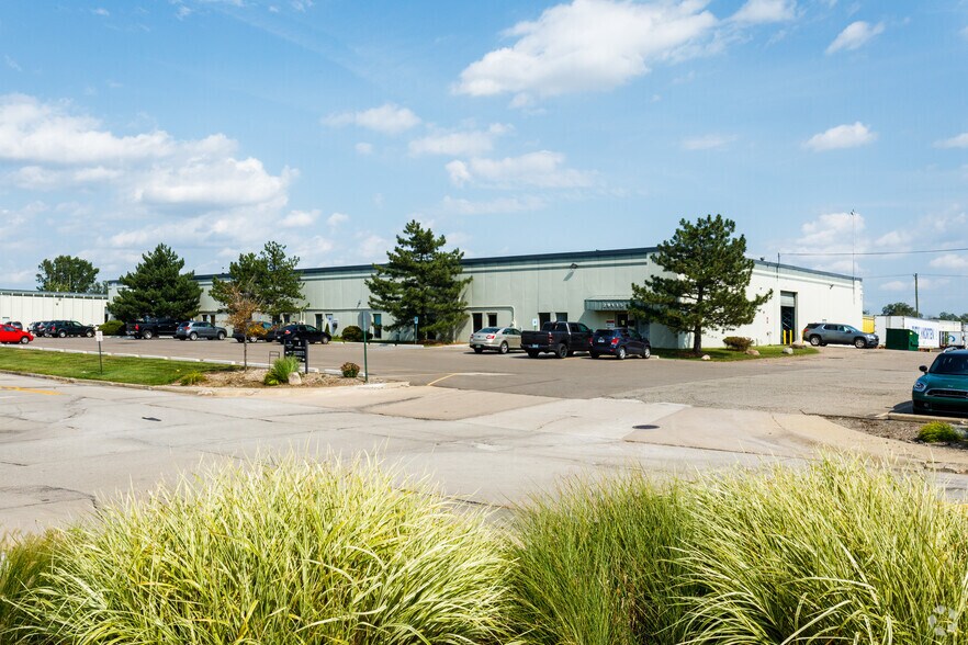 More Photos Of 29031-29045 Airport Dr, Romulus Unknown For Lease