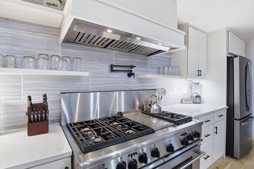 More Photos Of 1636 Lakemoor Dr, Florissant Specialty For Sale