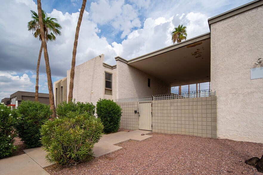 More Photos Of 2432 W Turney Ave, Phoenix Shelter For Sale