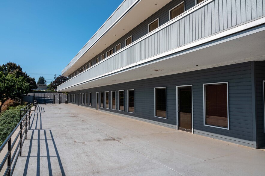 More Photos Of 2201-2207 NE Columbia Blvd, Portland Office For Lease