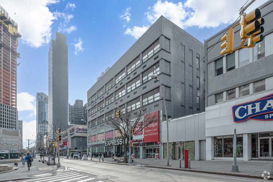 More Photos Of 490 Fulton St, Brooklyn Apartments For Lease