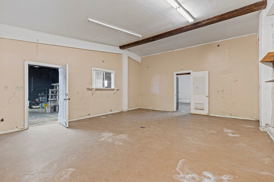 More Photos Of 245 N 7th St, Williams Light Distribution For Sale