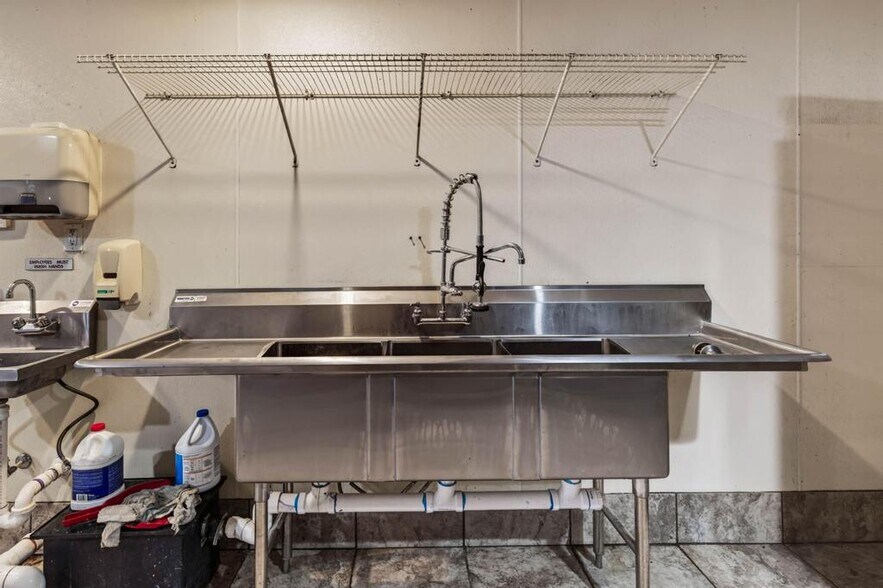 More Photos Of 102 Phillips Dairy Rd, Palatka Restaurant For Sale