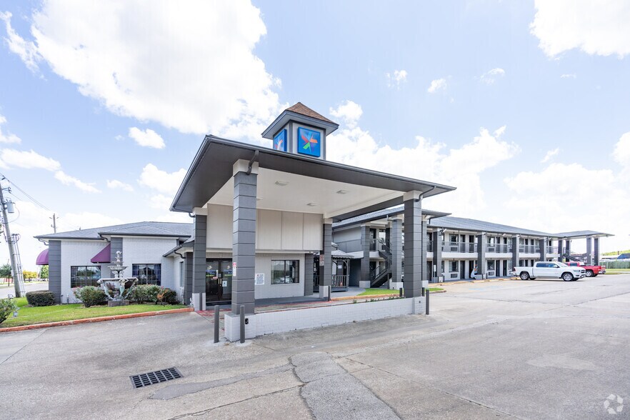 Primary Photo Of 9000 Airport Blvd, Houston Hotel For Sale