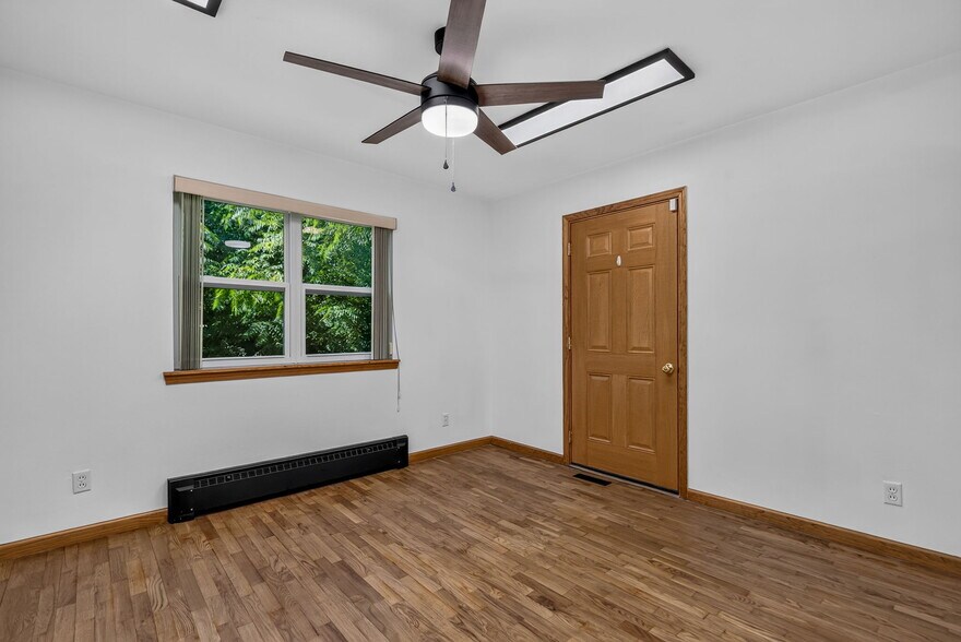 More Photos Of 535 Elm St, Hillsboro Office For Sale