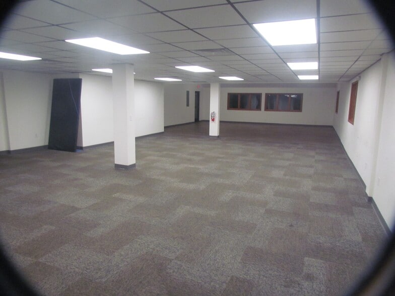 More Photos Of 1915 N 6th St, Wausau Office For Lease