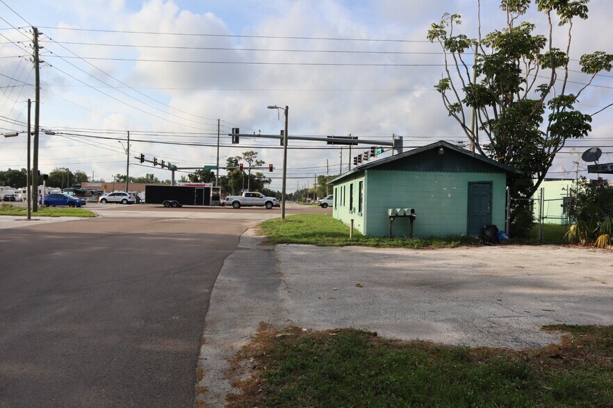 More Photos Of 9494 Ulmerton Rd, Largo Storefront Retail Residential For Sale