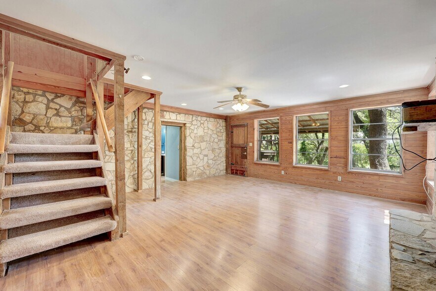 More Photos Of 14221 FM 2769, Leander Light Manufacturing For Sale