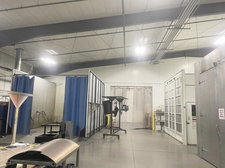 More Photos Of 850 Hawthorne Ave, Ponderay Manufacturing For Lease