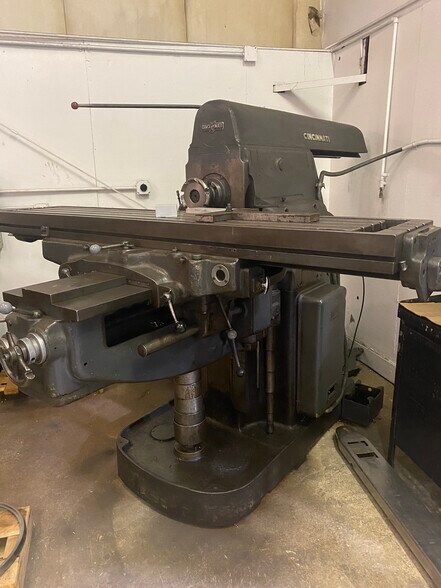 More Photos Of 1033 Cavalier Blvd, Chesapeake Manufacturing For Sale