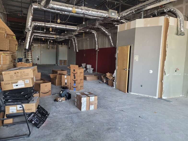 More Photos Of 1355-1369 Georgesville Rd, Columbus General Retail For Lease