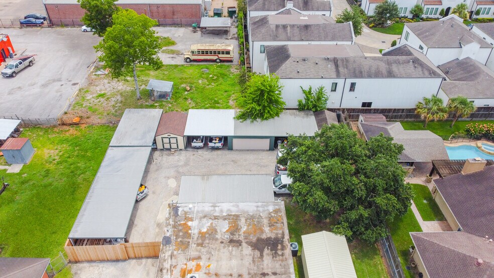 More Photos Of 1722 Monarch Oaks St, Houston Office For Lease