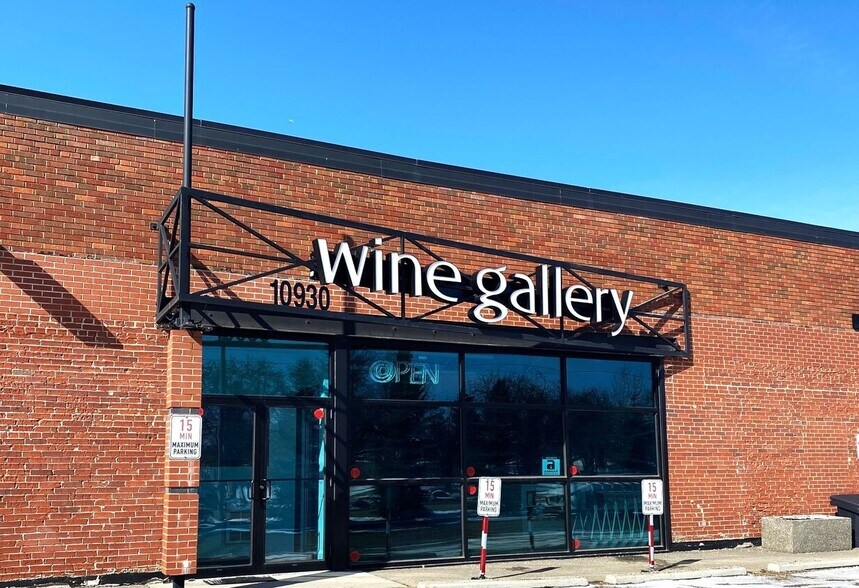 More Photos Of 10939 120th St NW, Edmonton General Retail For Lease