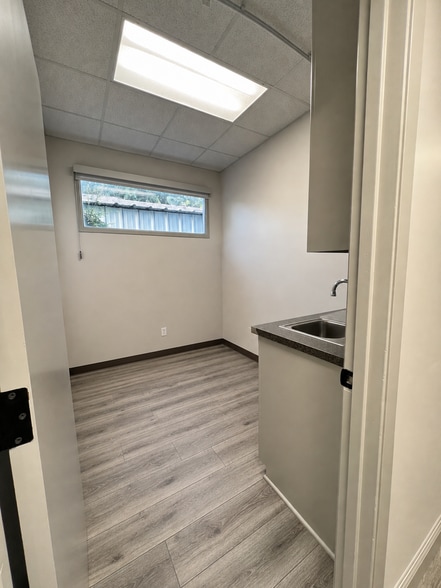 More Photos Of 4000 San Dimas St, Bakersfield General Retail For Sale