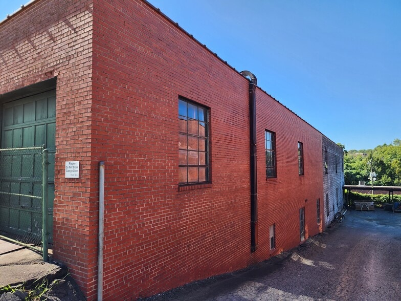 More Photos Of 414 Brookstown Ave, Winston-Salem Warehouse For Sale