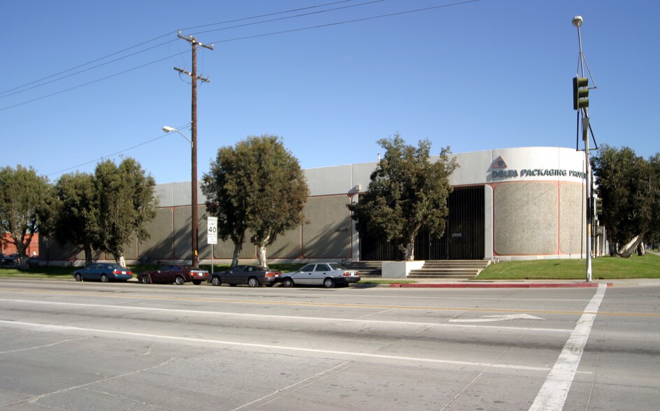 More Photos Of 14110 S Broadway, Los Angeles Warehouse For Lease