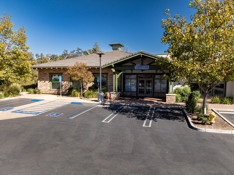 More Photos Of 29105-29125 Canwood St, Agoura Hills Restaurant For Lease