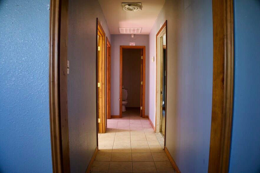 More Photos Of 3447 Highway 281, George West Auto Repair For Sale