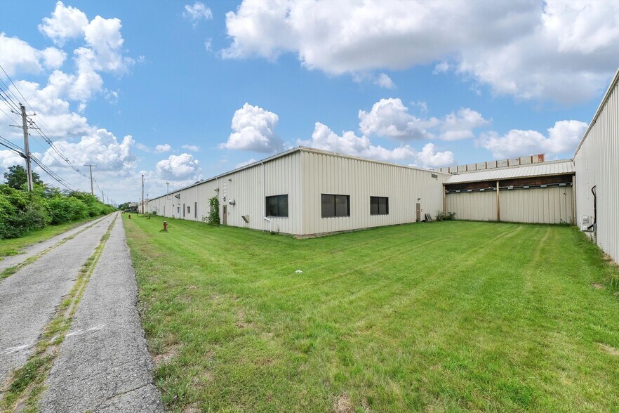 More Photos Of 90-98 Boices Ln, Kingston Warehouse For Sale