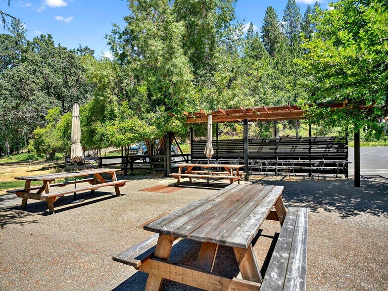 More Photos Of 16451 Golf rd, Cobb Golf Course Driving Range For Lease