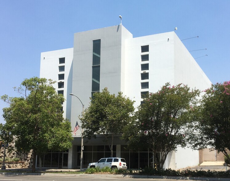 Primary Photo Of 33-37 W Huntington Dr, Arcadia Self Storage For Lease