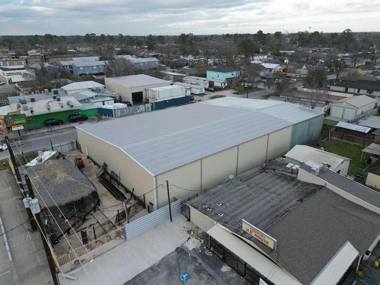 More Photos Of 705 Freeport St, Houston Warehouse For Lease