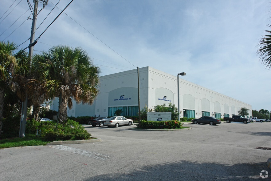Primary Photo Of 671-673 NW Enterprise Dr, Port, Port Saint Lucie Manufacturing For Lease